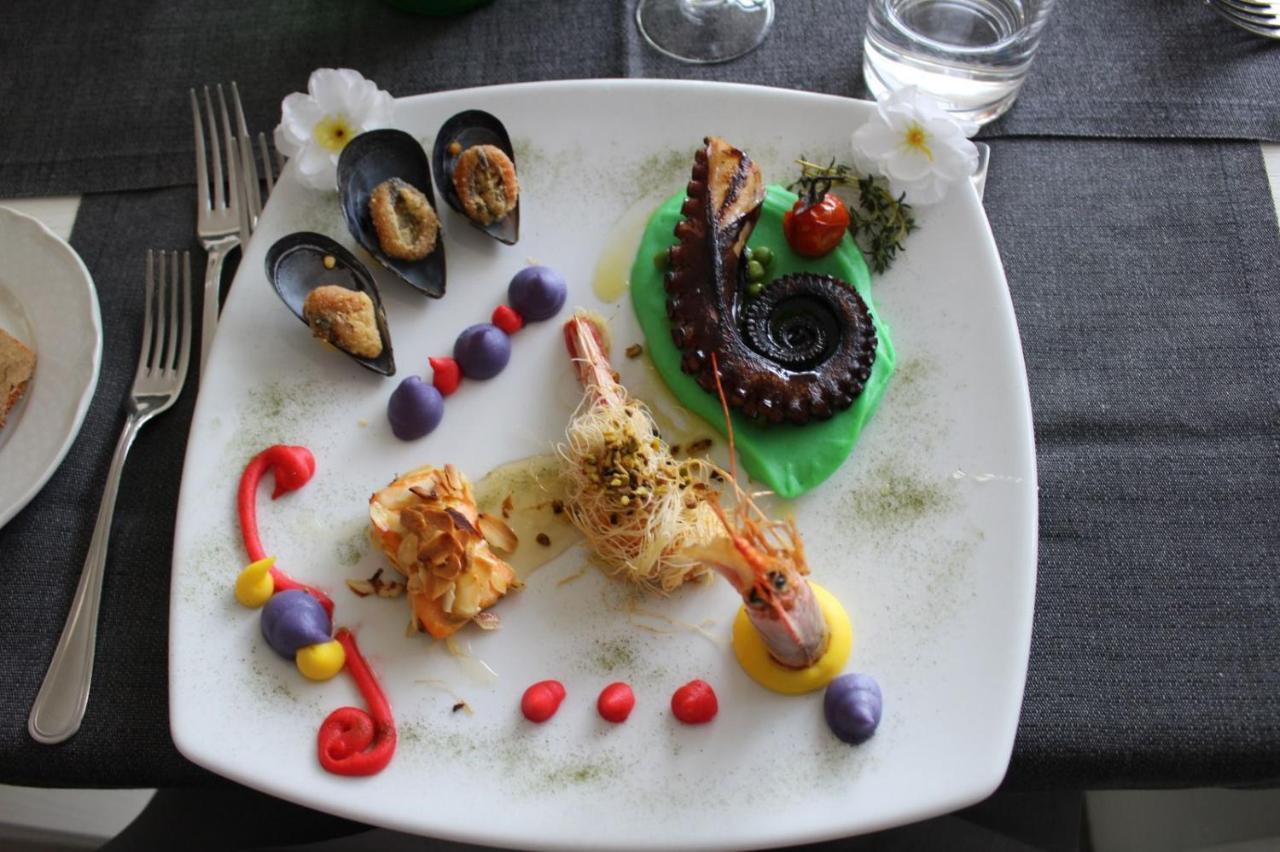 Hotel Quadrifoglio Castello di Cisterna ภายนอก รูปภาพ