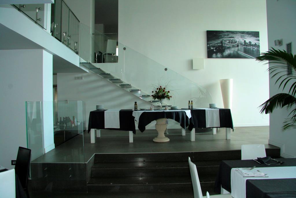 Hotel Quadrifoglio Castello di Cisterna ภายนอก รูปภาพ