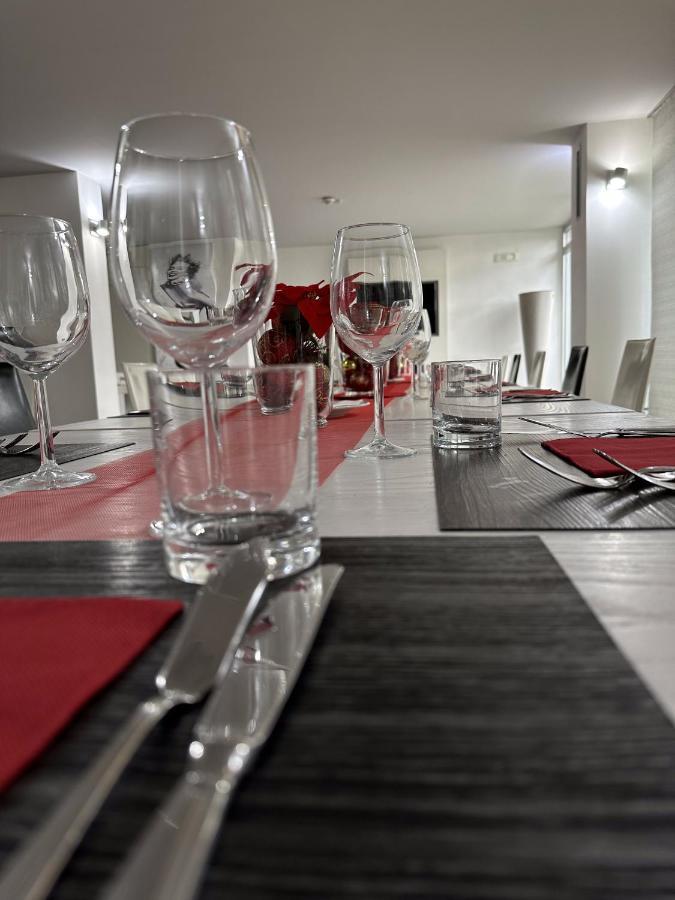 Hotel Quadrifoglio Castello di Cisterna ภายนอก รูปภาพ