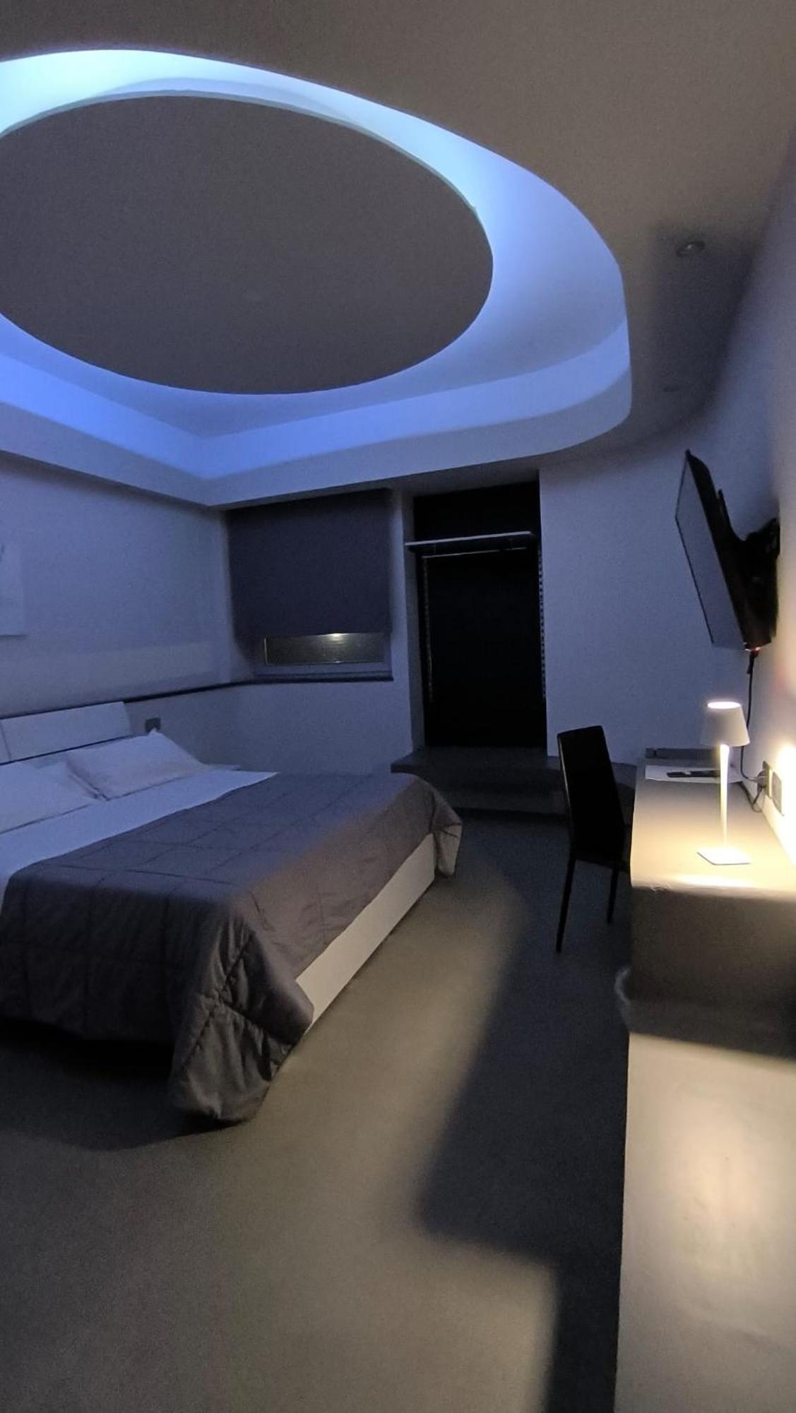 Hotel Quadrifoglio Castello di Cisterna ภายนอก รูปภาพ