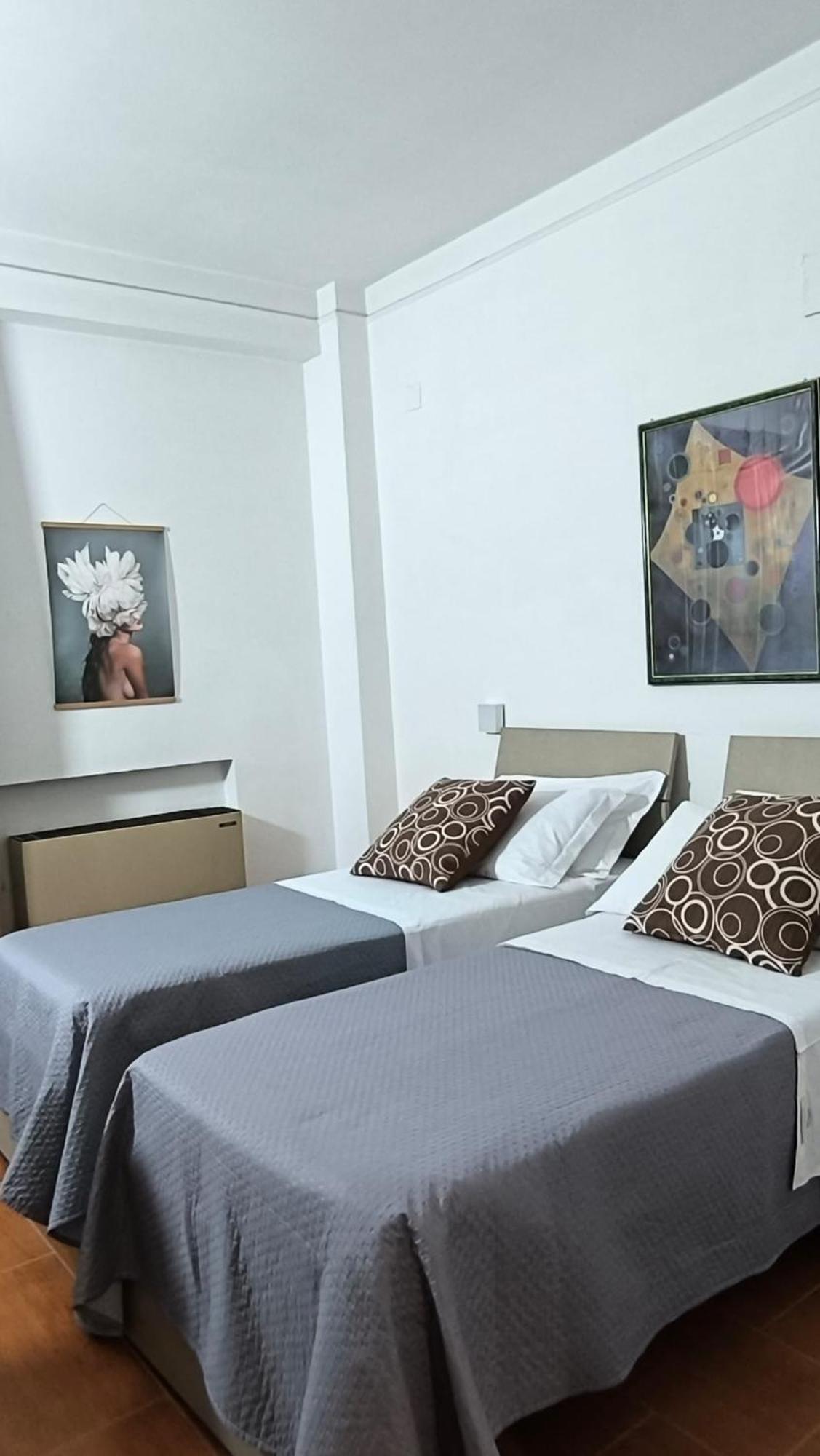Hotel Quadrifoglio Castello di Cisterna ภายนอก รูปภาพ